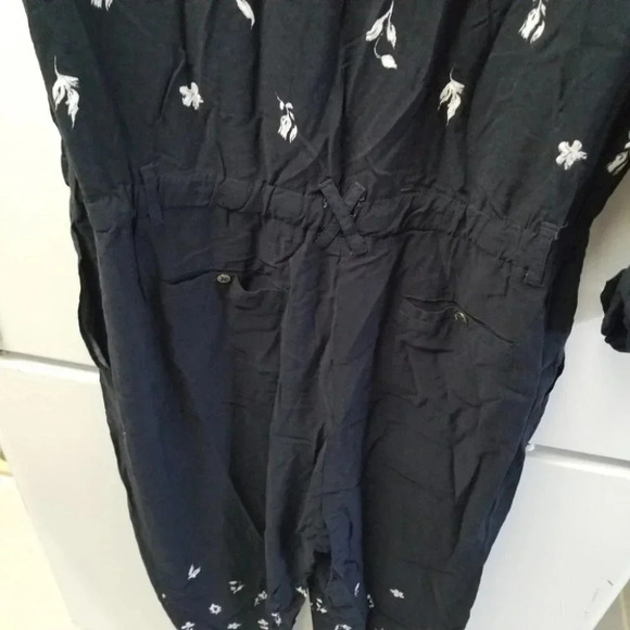 𝅺anthro Lilka Lakeshore Jumpsuit Navy Blue  Floral M - Picture 7 of 13